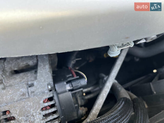 Сірий Рено Меган, об'ємом двигуна 1.6 л та пробігом 213 тис. км за 4200 $, фото 43 на Automoto.ua