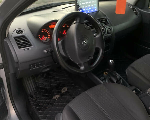 Серый Рено Меган, объемом двигателя 1.6 л и пробегом 270 тыс. км за 4800 $, фото 5 на Automoto.ua