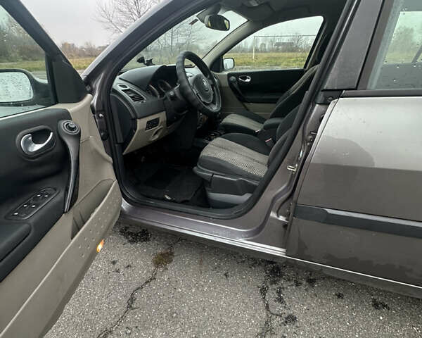 Серый Рено Меган, объемом двигателя 2 л и пробегом 263 тыс. км за 4500 $, фото 11 на Automoto.ua