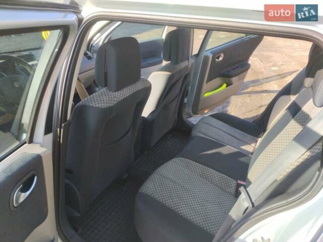 Серый Рено Меган, объемом двигателя 1.46 л и пробегом 400 тыс. км за 4200 $, фото 10 на Automoto.ua