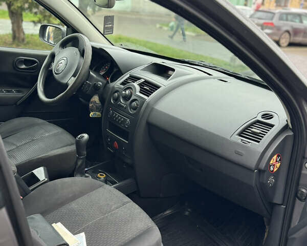 Серый Рено Меган, объемом двигателя 1.6 л и пробегом 300 тыс. км за 3850 $, фото 32 на Automoto.ua