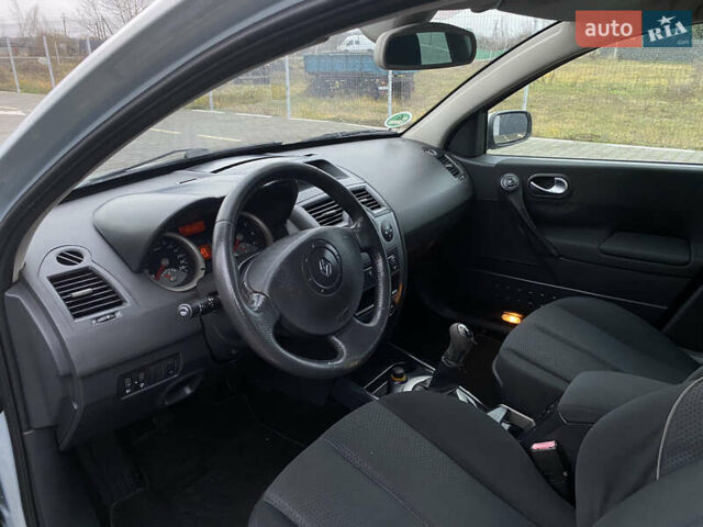 Серый Рено Меган, объемом двигателя 1.6 л и пробегом 158 тыс. км за 3999 $, фото 16 на Automoto.ua