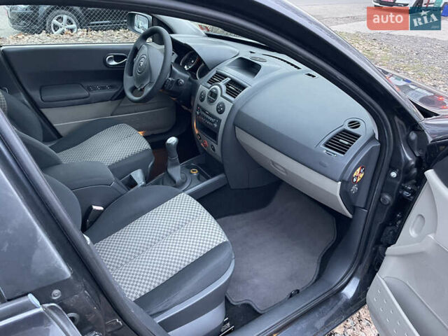 Серый Рено Меган, объемом двигателя 1.6 л и пробегом 191 тыс. км за 4700 $, фото 11 на Automoto.ua