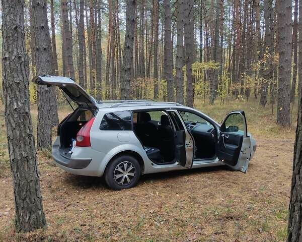 Рено Меган 2004 в Остоге на Automoto.ua Серый Рено Меган, объемом двигателя 1.9 л и пробегом 289 тыс. км за 4300 $, фото 17 на Automoto.ua
