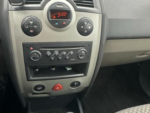 Серый Рено Меган, объемом двигателя 2 л и пробегом 263 тыс. км за 4500 $, фото 14 на Automoto.ua