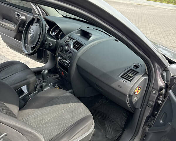 Сірий Рено Меган, об'ємом двигуна 1.6 л та пробігом 275 тис. км за 4399 $, фото 1 на Automoto.ua