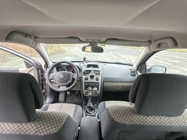 Серый Рено Меган, объемом двигателя 2 л и пробегом 263 тыс. км за 4500 $, фото 5 на Automoto.ua