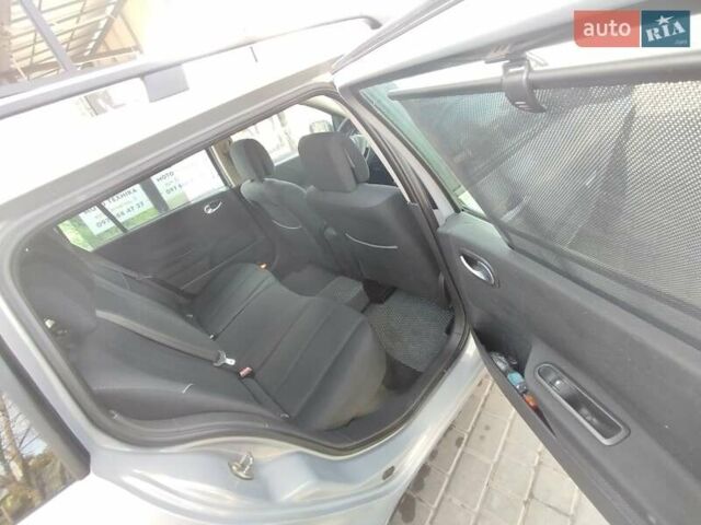 Рено Меган 2004 у Первомайськ на Automoto.ua Сірий Рено Меган, об'ємом двигуна 1.6 л та пробігом 233 тис. км за 4500 $, фото 23 на Automoto.ua