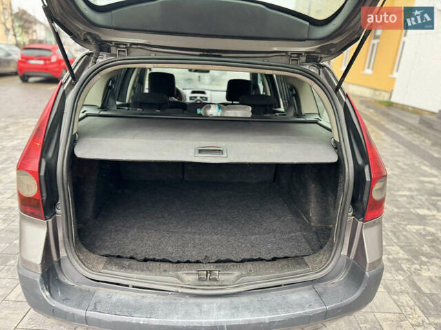 Серый Рено Меган, объемом двигателя 1.6 л и пробегом 300 тыс. км за 3850 $, фото 26 на Automoto.ua