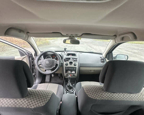 Серый Рено Меган, объемом двигателя 2 л и пробегом 263 тыс. км за 4500 $, фото 9 на Automoto.ua