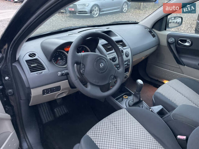 Серый Рено Меган, объемом двигателя 1.6 л и пробегом 191 тыс. км за 4700 $, фото 16 на Automoto.ua