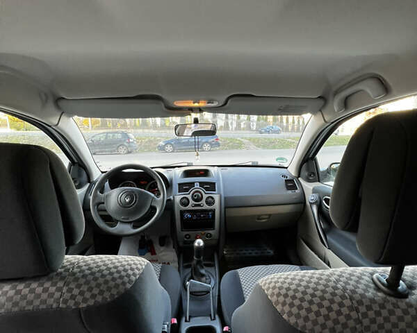 Рено Меган 2004 в Тернополе на Automoto.ua Серый Рено Меган, объемом двигателя 1.6 л и пробегом 194 тыс. км за 4900 $, фото 21 на Automoto.ua