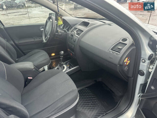 Серый Рено Меган, объемом двигателя 2 л и пробегом 309 тыс. км за 4300 $, фото 19 на Automoto.ua