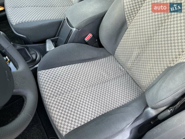 Сірий Рено Меган, об'ємом двигуна 1.6 л та пробігом 213 тис. км за 4200 $, фото 30 на Automoto.ua