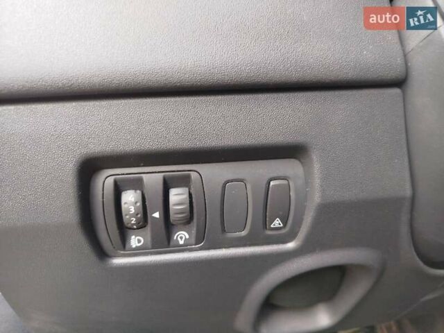 Рено Меган 2004 у Первомайськ на Automoto.ua Сірий Рено Меган, об'ємом двигуна 1.6 л та пробігом 233 тис. км за 4500 $, фото 31 на Automoto.ua