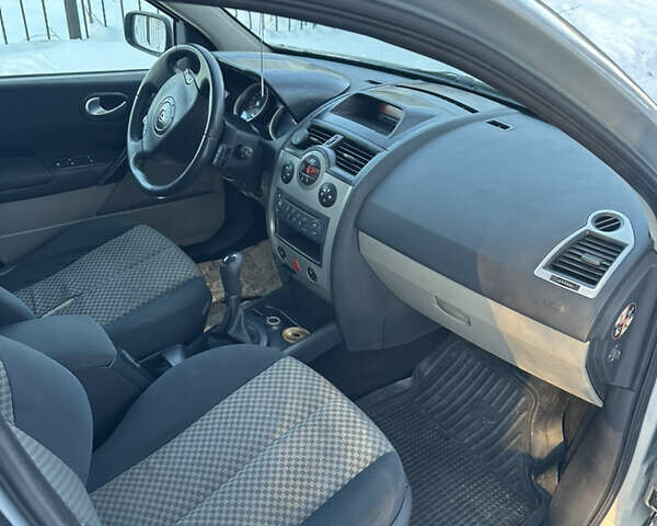 Серый Рено Меган, объемом двигателя 1.46 л и пробегом 420 тыс. км за 3600 $, фото 19 на Automoto.ua