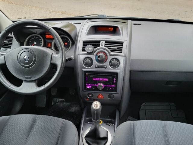 Серый Рено Меган, объемом двигателя 1.6 л и пробегом 204 тыс. км за 4950 $, фото 18 на Automoto.ua