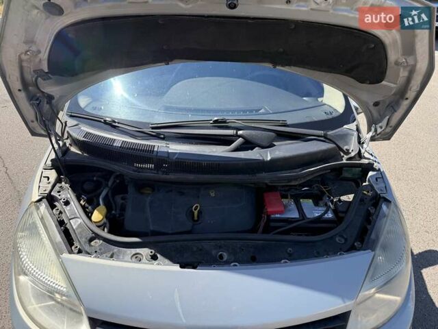 Сірий Рено Меган, об'ємом двигуна 1.46 л та пробігом 238 тис. км за 4100 $, фото 14 на Automoto.ua