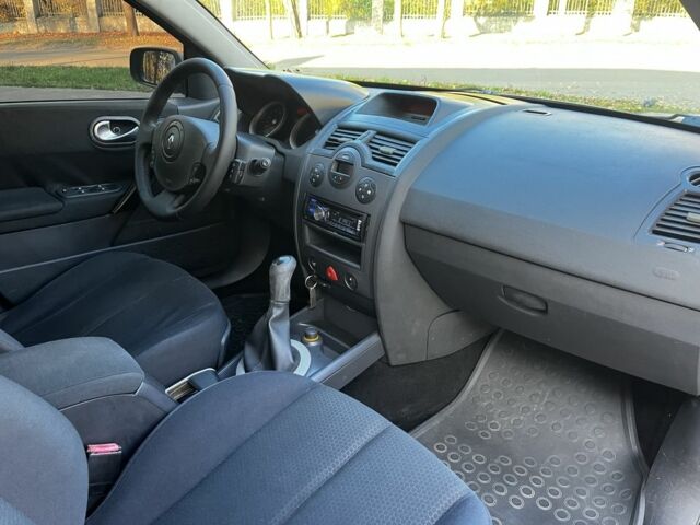 Серый Рено Меган, объемом двигателя 1.6 л и пробегом 220 тыс. км за 3900 $, фото 12 на Automoto.ua