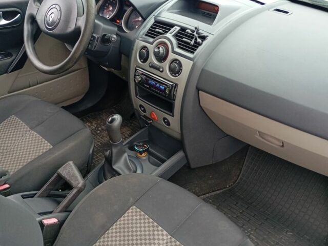 Серый Рено Меган, объемом двигателя 1.4 л и пробегом 235 тыс. км за 3900 $, фото 5 на Automoto.ua