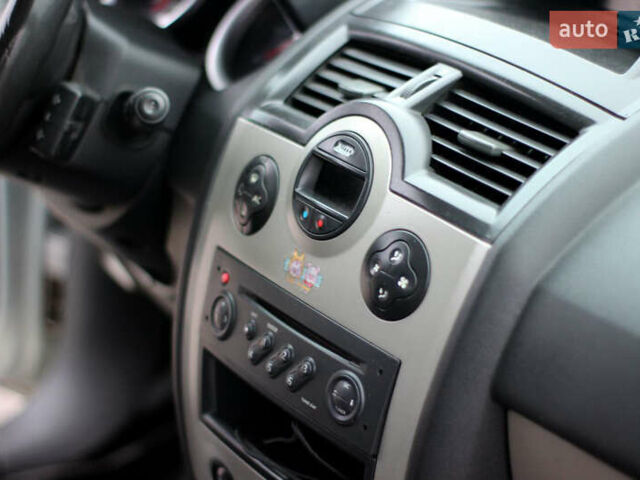 Серый Рено Меган, объемом двигателя 1.6 л и пробегом 300 тыс. км за 3700 $, фото 24 на Automoto.ua