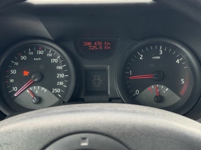 Серый Рено Меган, объемом двигателя 1.5 л и пробегом 301 тыс. км за 3400 $, фото 6 на Automoto.ua