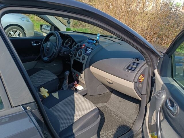 Серый Рено Меган, объемом двигателя 0 л и пробегом 210 тыс. км за 4842 $, фото 10 на Automoto.ua