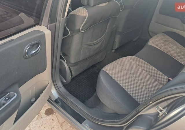 Сірий Рено Меган, об'ємом двигуна 1.46 л та пробігом 401 тис. км за 3850 $, фото 14 на Automoto.ua