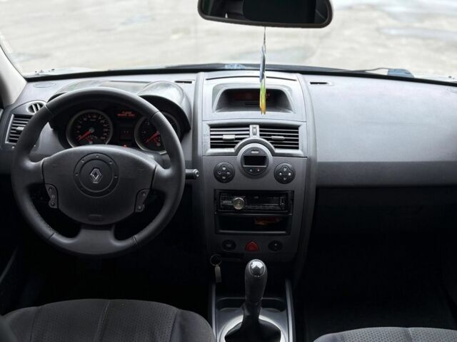 Серый Рено Меган, объемом двигателя 1.6 л и пробегом 230 тыс. км за 4250 $, фото 3 на Automoto.ua