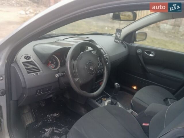 Серый Рено Меган, объемом двигателя 1.6 л и пробегом 400 тыс. км за 2999 $, фото 12 на Automoto.ua