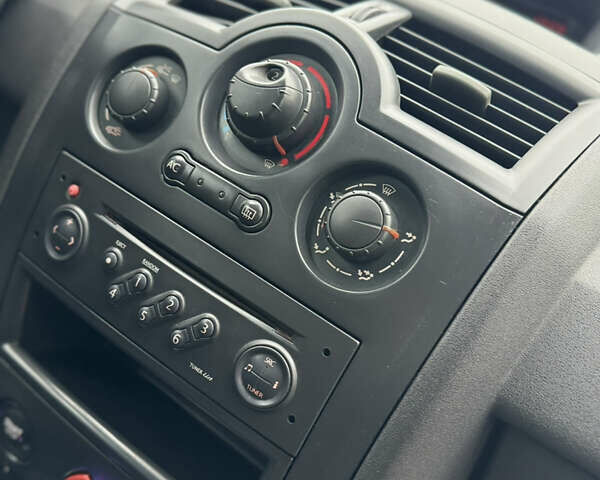 Серый Рено Меган, объемом двигателя 1.6 л и пробегом 300 тыс. км за 3850 $, фото 29 на Automoto.ua