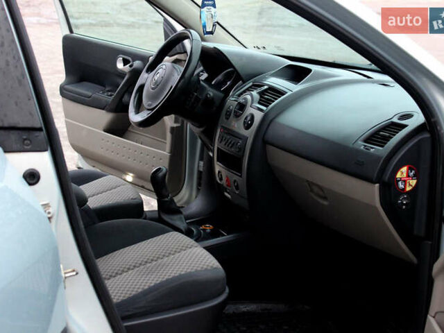 Серый Рено Меган, объемом двигателя 1.6 л и пробегом 300 тыс. км за 3700 $, фото 18 на Automoto.ua