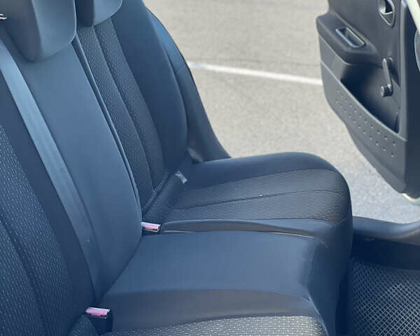 Сірий Рено Меган, об'ємом двигуна 1.46 л та пробігом 278 тис. км за 4199 $, фото 12 на Automoto.ua