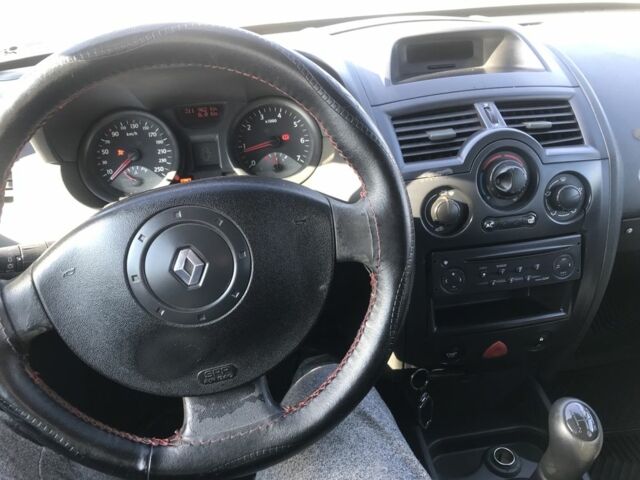 Серый Рено Меган, объемом двигателя 1.5 л и пробегом 311 тыс. км за 3000 $, фото 7 на Automoto.ua