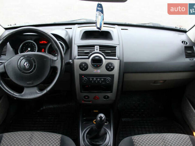 Серый Рено Меган, объемом двигателя 1.6 л и пробегом 300 тыс. км за 3700 $, фото 14 на Automoto.ua