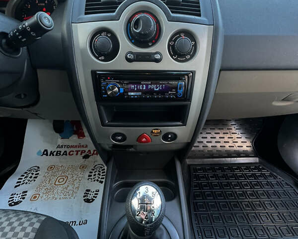 Рено Меган 2004 в Тернополе на Automoto.ua Серый Рено Меган, объемом двигателя 1.6 л и пробегом 194 тыс. км за 4900 $, фото 27 на Automoto.ua