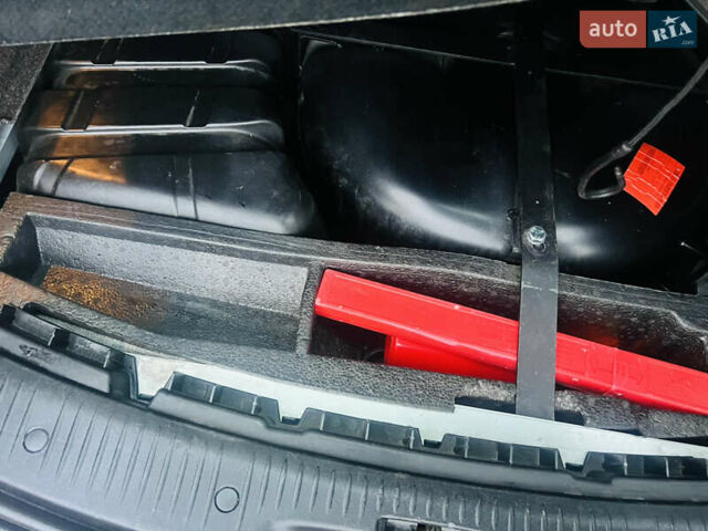 Серый Рено Меган, объемом двигателя 1.39 л и пробегом 207 тыс. км за 4600 $, фото 42 на Automoto.ua