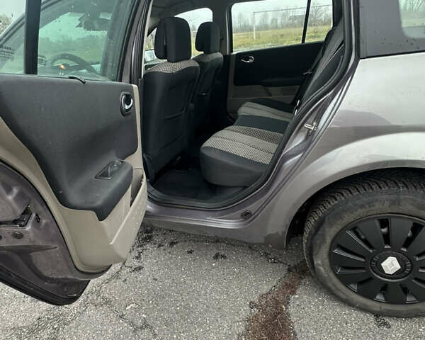 Серый Рено Меган, объемом двигателя 2 л и пробегом 263 тыс. км за 4500 $, фото 12 на Automoto.ua