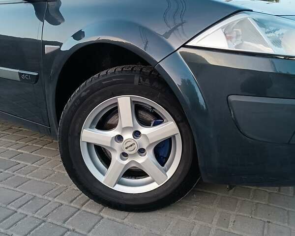 Рено Меган 2005 в Житомире на Automoto.ua Серый Рено Меган, объемом двигателя 1.5 л и пробегом 221 тыс. км за 5100 $, фото 3 на Automoto.ua