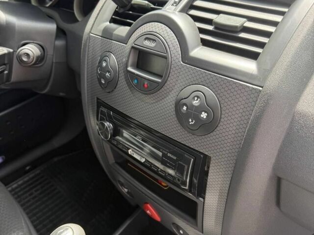 Серый Рено Меган, объемом двигателя 1.6 л и пробегом 267 тыс. км за 5999 $, фото 4 на Automoto.ua