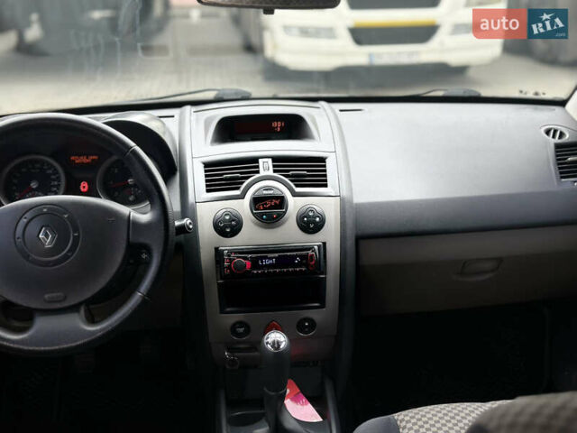 Серый Рено Меган, объемом двигателя 1.6 л и пробегом 215 тыс. км за 4900 $, фото 18 на Automoto.ua