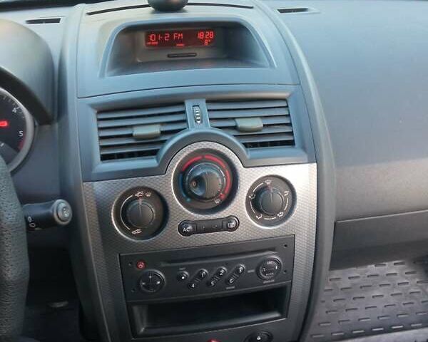 Сірий Рено Меган, об'ємом двигуна 1.9 л та пробігом 285 тис. км за 4800 $, фото 8 на Automoto.ua