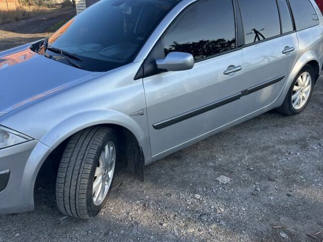 Рено Меган 2005 в Славянске на Automoto.ua Серый Рено Меган, объемом двигателя 0 л и пробегом 261 тыс. км за 4300 $, фото 4 на Automoto.ua