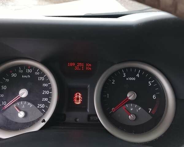 Серый Рено Меган, объемом двигателя 1.6 л и пробегом 189 тыс. км за 4900 $, фото 10 на Automoto.ua