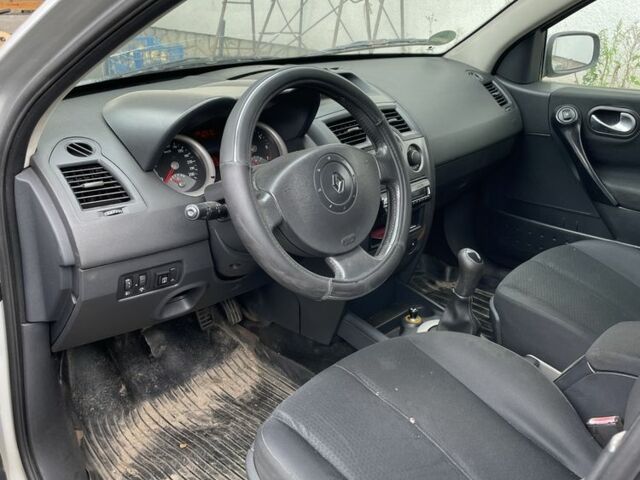 Сірий Рено Меган, об'ємом двигуна 1.6 л та пробігом 225 тис. км за 3499 $, фото 2 на Automoto.ua