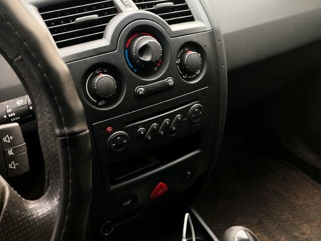 Сірий Рено Меган, об'ємом двигуна 1.6 л та пробігом 286 тис. км за 4500 $, фото 11 на Automoto.ua