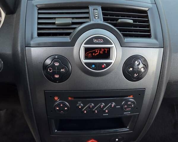 Серый Рено Меган, объемом двигателя 1.6 л и пробегом 223 тыс. км за 4399 $, фото 16 на Automoto.ua