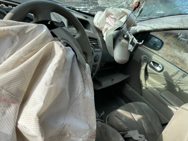 Сірий Рено Меган, об'ємом двигуна 1.5 л та пробігом 220 тис. км за 500 $, фото 7 на Automoto.ua