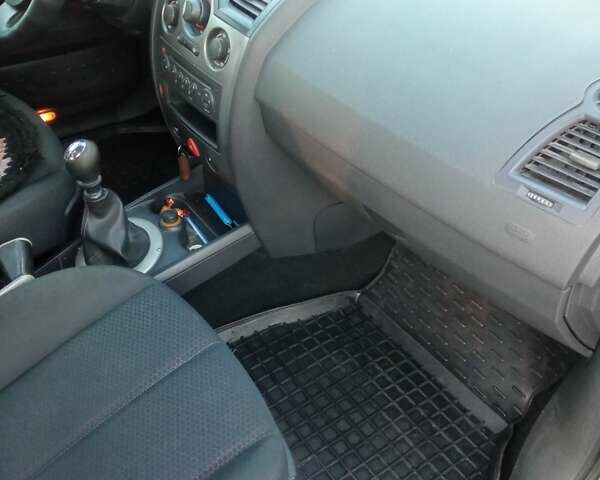 Сірий Рено Меган, об'ємом двигуна 1.9 л та пробігом 285 тис. км за 4800 $, фото 7 на Automoto.ua