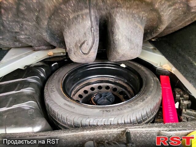 Сірий Рено Меган, об'ємом двигуна 1.4 л та пробігом 256 тис. км за 4800 $, фото 10 на Automoto.ua